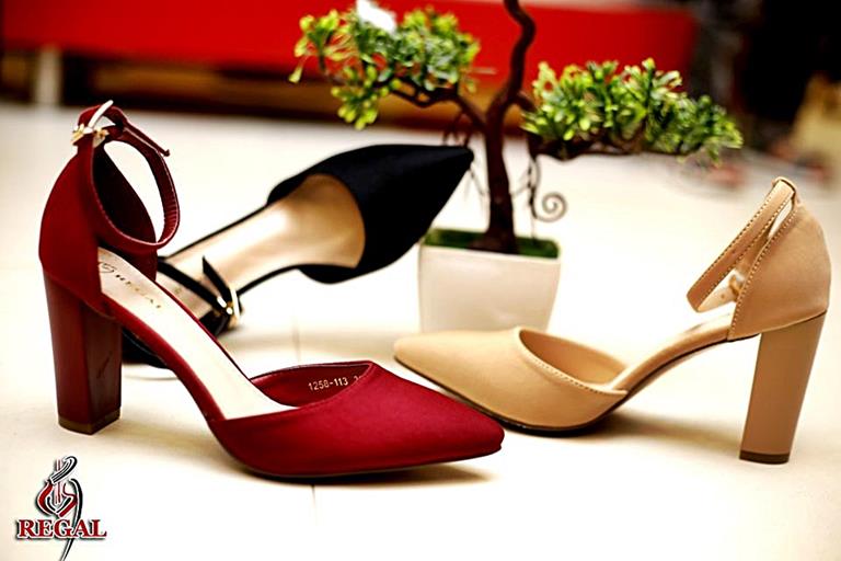 Saint Laurent Black Gold Ysl Heels Best Price In Pakistan | Rs 18000 | find  the best quality of Footwear, Slippers, Shoes, Sandals, Heels, High-heels,  Khoosa, Sneakers, Kolhapuri Chappal, Kitten Heel, Jutti,