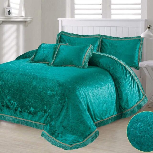 5 Pcs Faux Velvet Embossed Green Bedding Set 01